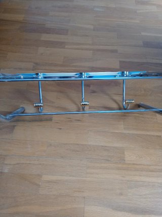 Perchero metálico plateado