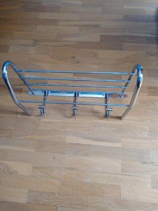 Perchero metálico plateado