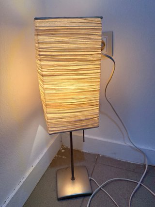 Mesa de noche de madera