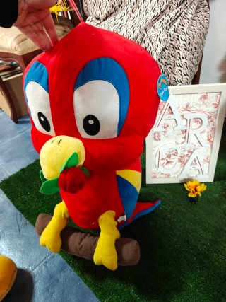 Peluches de tamaño grande.