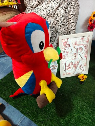 Peluches de tamaño grande.