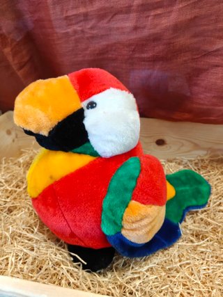 Peluches de tamaño grande.