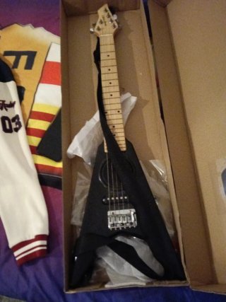 Guitarra eléctrica V sin usar