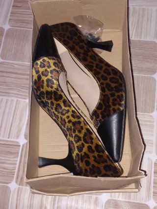 Zapatos de tacón leopardo y negro