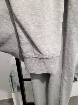 Pantalones deportivos grises