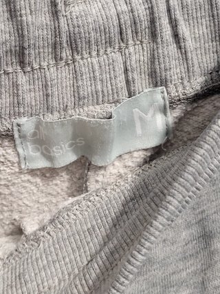 Pantalones deportivos grises