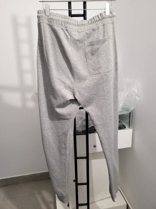 Pantalones deportivos grises