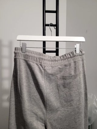 Pantalones deportivos grises