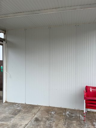 Pérgola metálica y de plástico