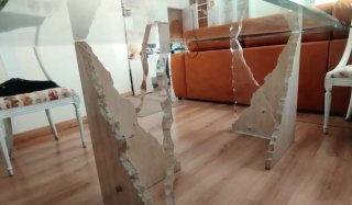 Mesa de comedor de cristal y mármol