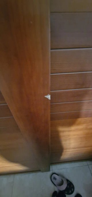 Armario grande de madera las manchas que tiene