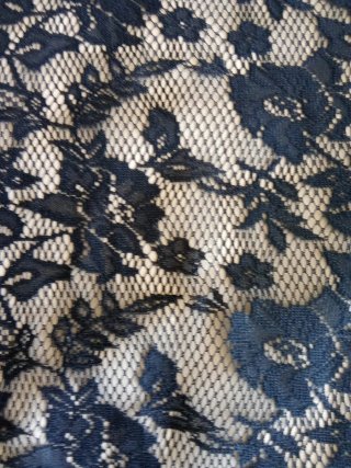 Falda de encaje floral nude y negro