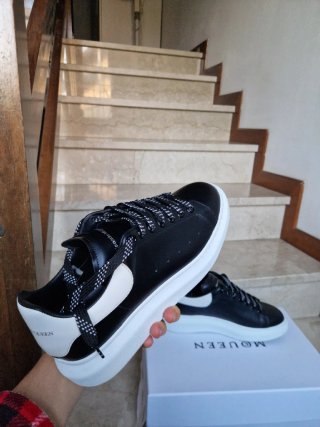 Alexander McQueen Sneakers Uomo Nero Bianco