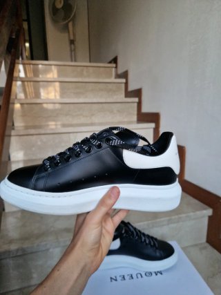 Alexander McQueen Sneakers Uomo Nero Bianco