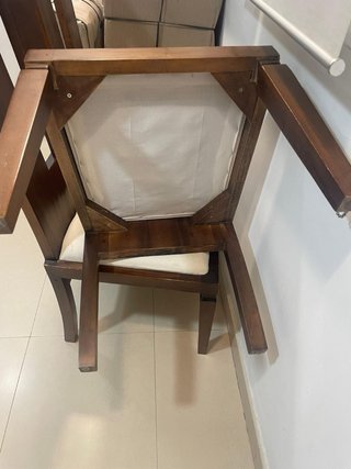 4 Sillas de madera con asiento acolchado