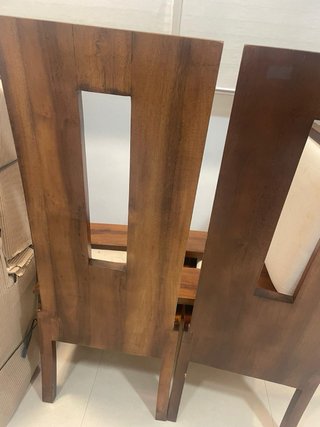 4 Sillas de madera con asiento acolchado
