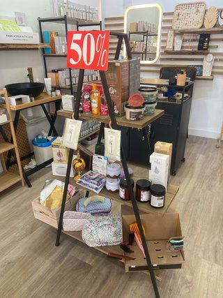 Estantería Metálica y Madera