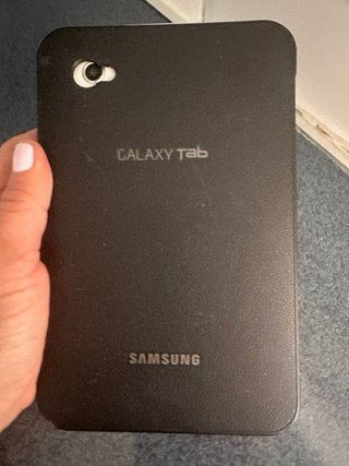 Tablet Samsung Blanca con Funda y Cable