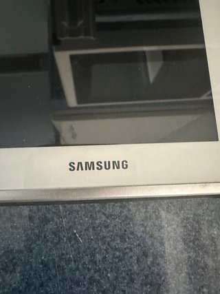 Tablet Samsung Blanca con Funda y Cable