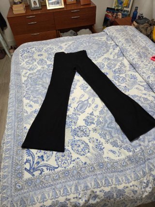 Pantalón acampanado negro TXS