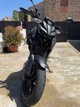 Yamaha MT-125 Negra con 3155km