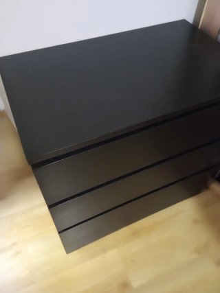 Cómoda de madera wengué con 3 cajones