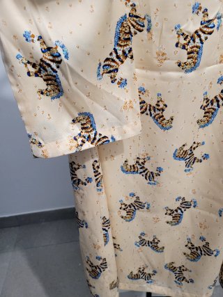 Vestido estampado tigre beige