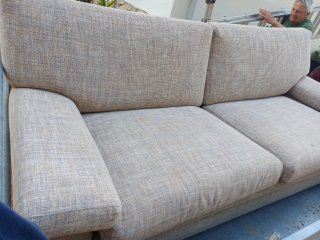 Sofá de 2 plazas en tela beige y gris
