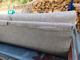 Sofá de 2 plazas en tela beige y gris
