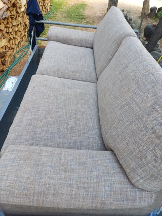 Sofá de 2 plazas en tela beige y gris