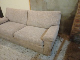 Sofá de 2 plazas en tela beige y gris