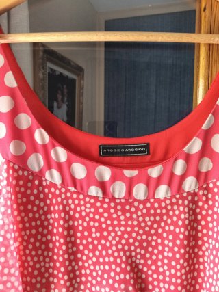 Vestido midi de volantes con lunares
