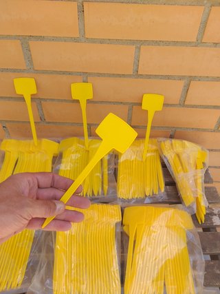 Pinchos para macetas (amarillos) floristeria,