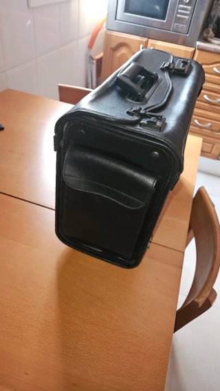 Maletín médico de piel negro