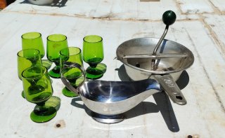 Set di articoli da cucina e bicchieri