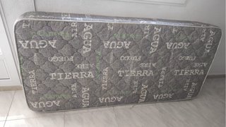 Colchón de tela con diseño de elementos