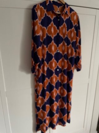 Vestido camisero mosaicos naranja y azul