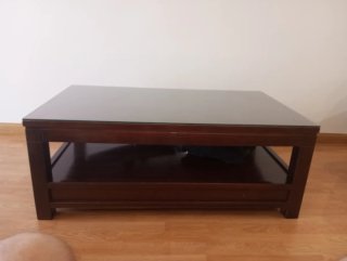 Mesa de centro de madera y cristal.maciza.