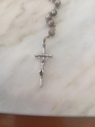 Rosario de plata con cruz