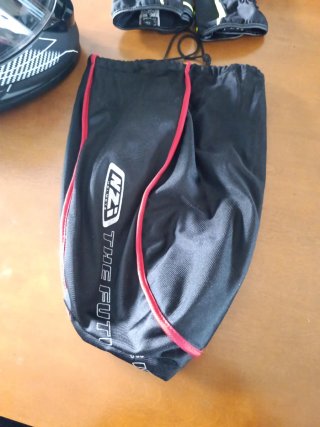 Casco Moto NZI Negro + Guantes