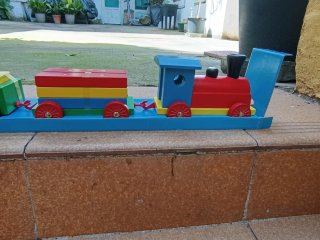Tren de madera con vagones