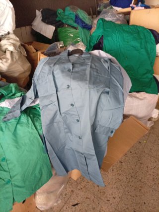 Ropa laboral azul gris blanco surtido.  4000mil pl