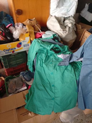 Ropa laboral azul gris blanco surtido.  4000mil pl