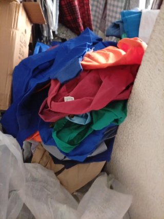 Ropa laboral azul gris blanco surtido.  4000mil pl