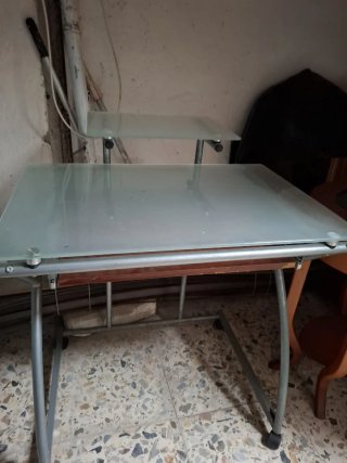 Mesa escritorio cristal y metal