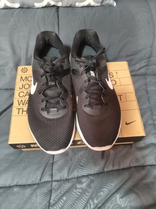 Nike Revolution 6 running