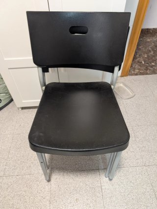 Juego de 2 sillas negras y plateadas