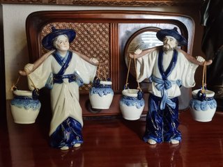 Lote de 3 Figuras y un plato de porcelana