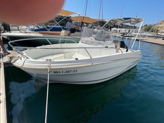 Jeanneau Cap Camarat 5.5 cc con amarre