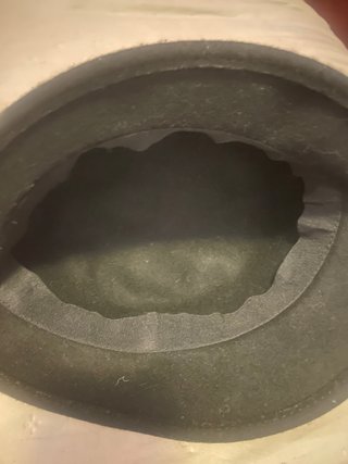 Sombrero negro con lazo y pedrería